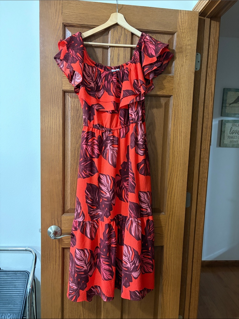Sofia  by sofia vergara Red Floral Midi Dress with Ruffle Shoulder